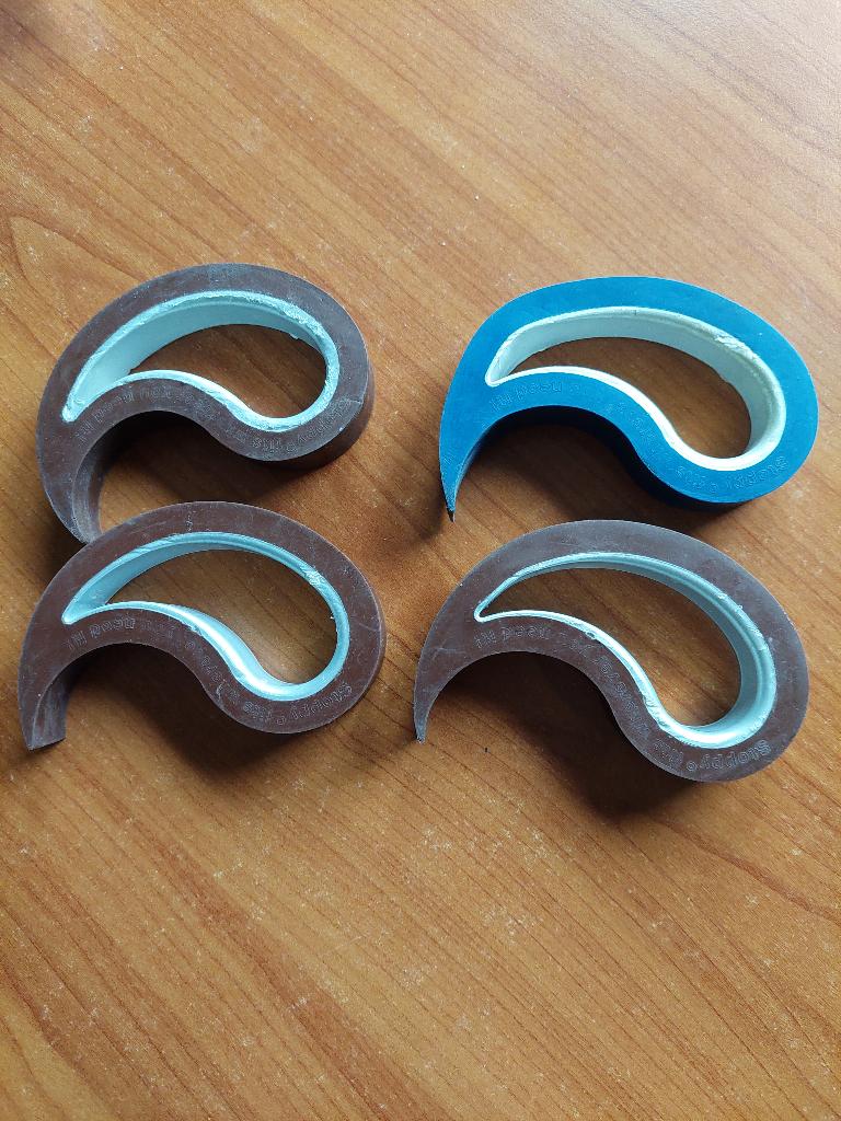 4 butées de porte ou de fenêtre en caoutchouc, marque Stoppy, Enlèvement ou Envoi, Comme neuf, Intérieur