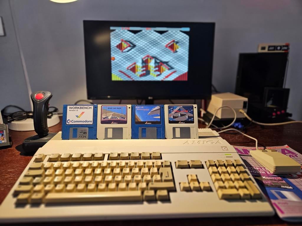Amiga 500 + tank mouse + psu + floppies + quickshot ..., Computers en Software, Ophalen of Verzenden