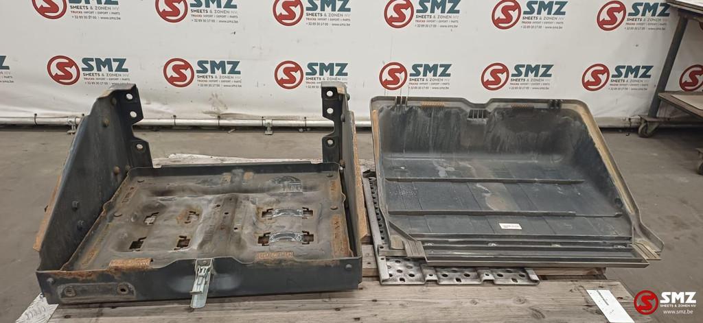 Occ boîtier de batterie Actros MP4, Utilisé, Mercedes-Benz, Suspension et Châssis