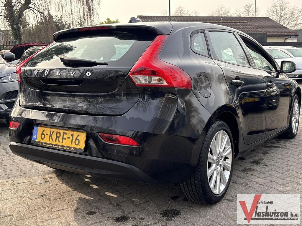 Volvo V40 1.6 D2 Kinetic | Climate | Cruise | Navi | PDC | A, Auto's, Volvo, 88 g/km, Zwart, Start-stop-systeem, V40