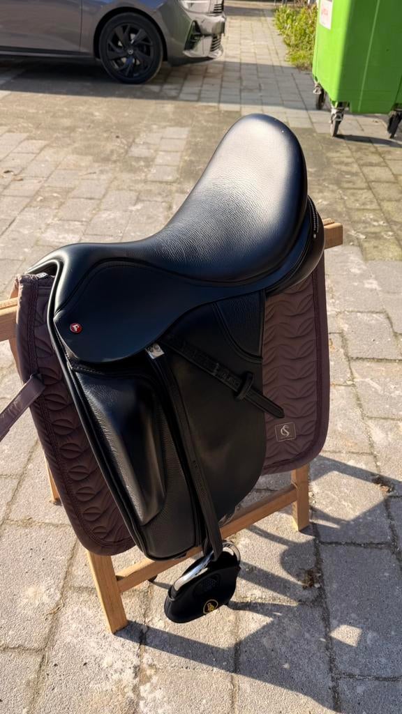 Dressuurzadel Thorowgood, Dieren en Toebehoren, Paarden en Pony's | Zadels, Ophalen, Zo goed als nieuw