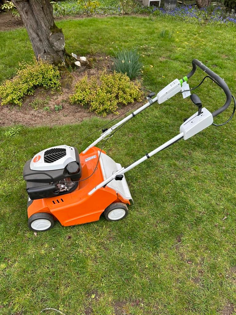 Stihl RL540 verticuteermachine, Ophalen of Verzenden, Zo goed als nieuw, Benzine-grasmaaier