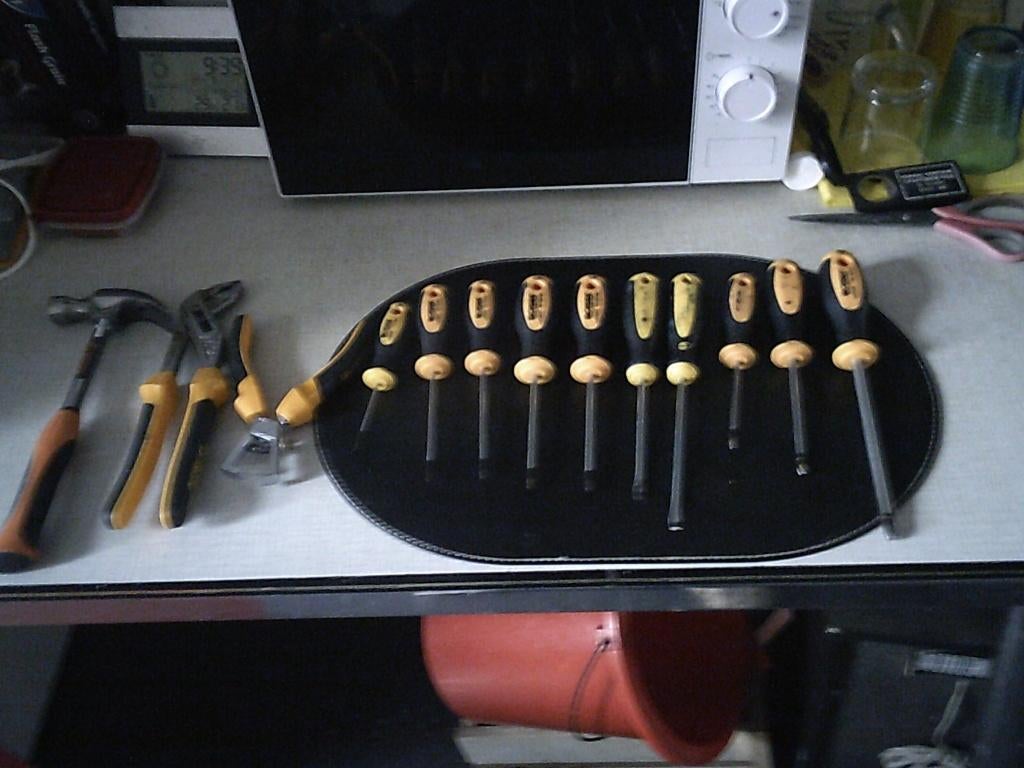 10 tournevis + pince multiprise + marteau + pince à dénudez., Ophalen of Verzenden, Zo goed als nieuw