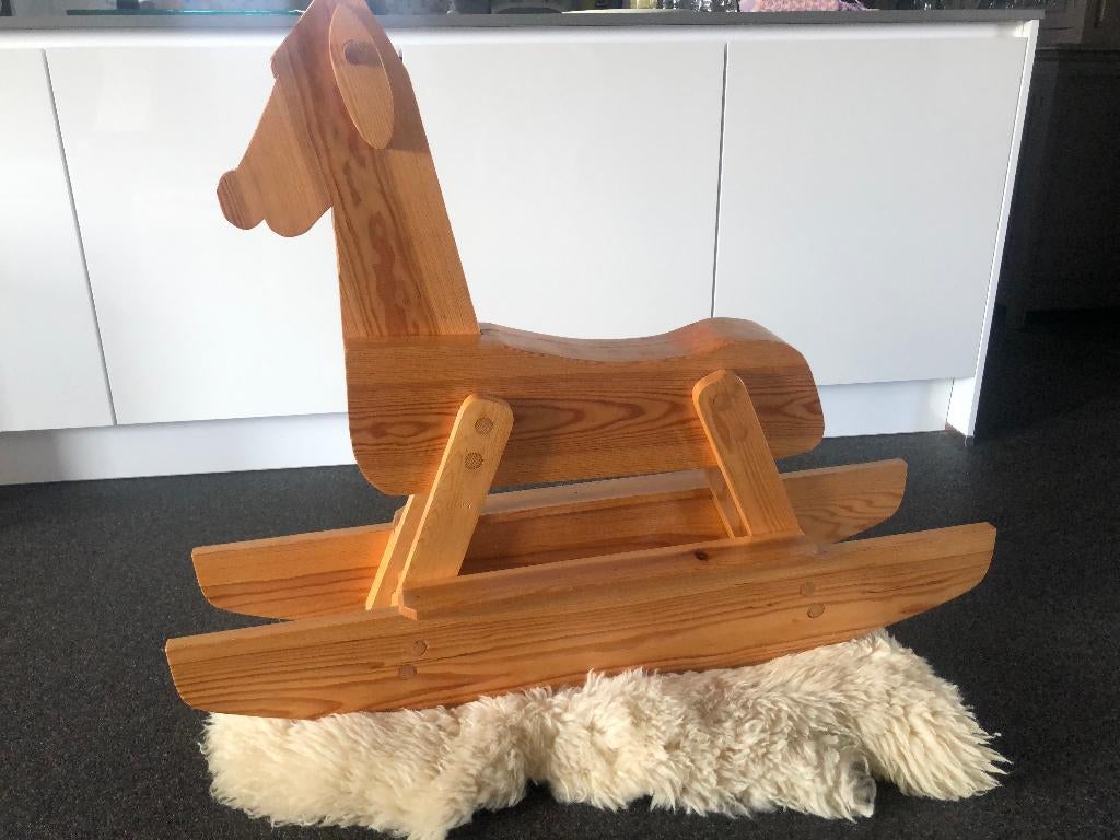 Stevig hobbelpaard in hout H 90cm x L 1,09 m x Br 28cm, Ophalen, Zo goed als nieuw