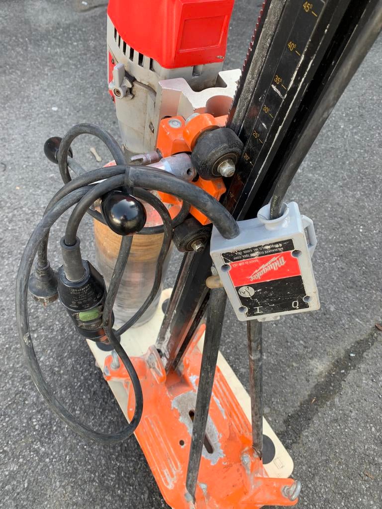 Milwaukee DCM2-250C, Bricolage & Construction, Enlèvement, Comme neuf