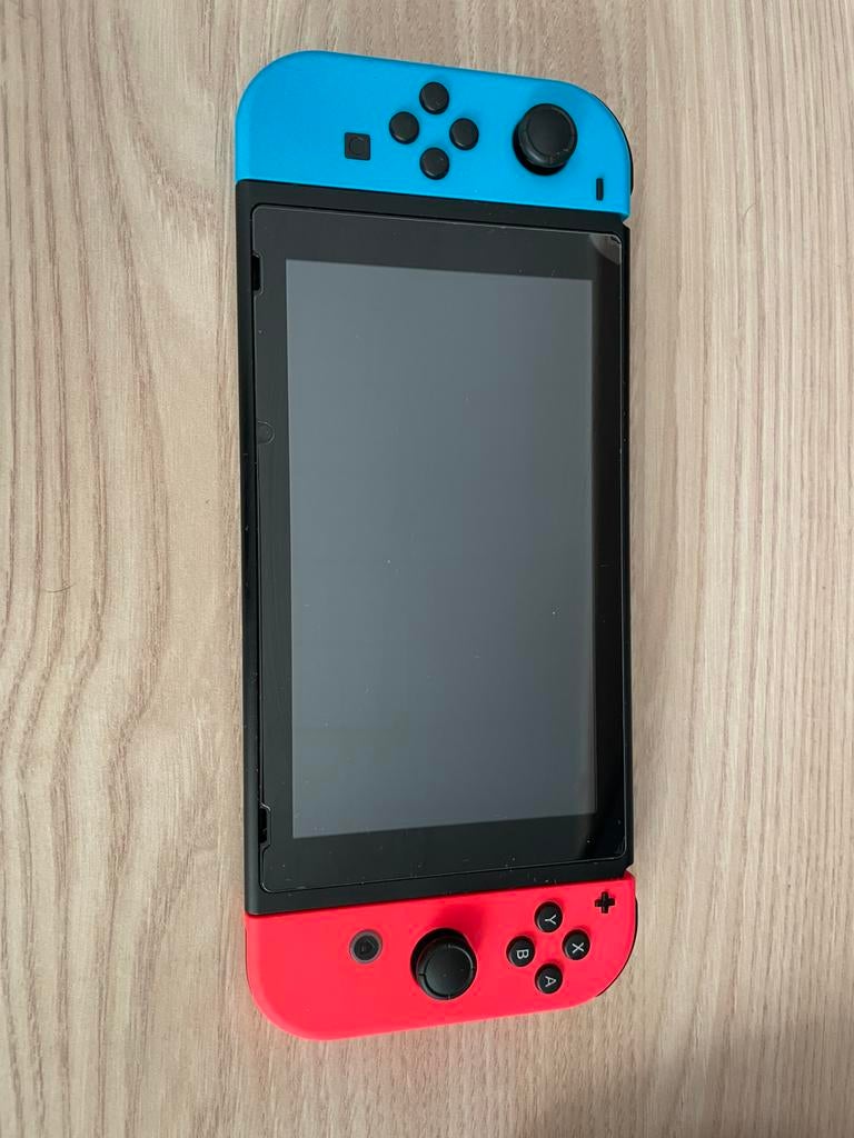 Te koop: Nintendo Switch (1e generatie) + accessoires, Games en Spelcomputers, Spelcomputers | Nintendo Switch, Ophalen, Zo goed als nieuw
