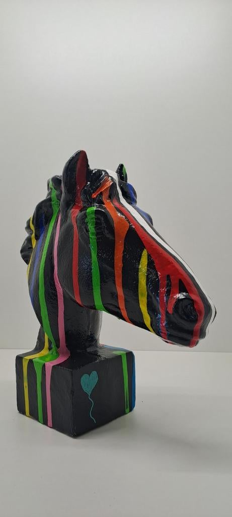 Uit ijzer gegoten paardenhoofd, Ophalen