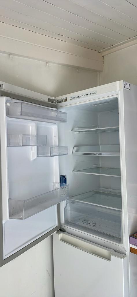 Frigo SAMSUNG, Electroménager, Classe énergétique A ou plus économe, Avec compartiment congélateur, Utilisé, 45 à 60 cm
