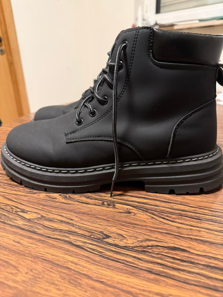 Schoenen, Ophalen, Zwart