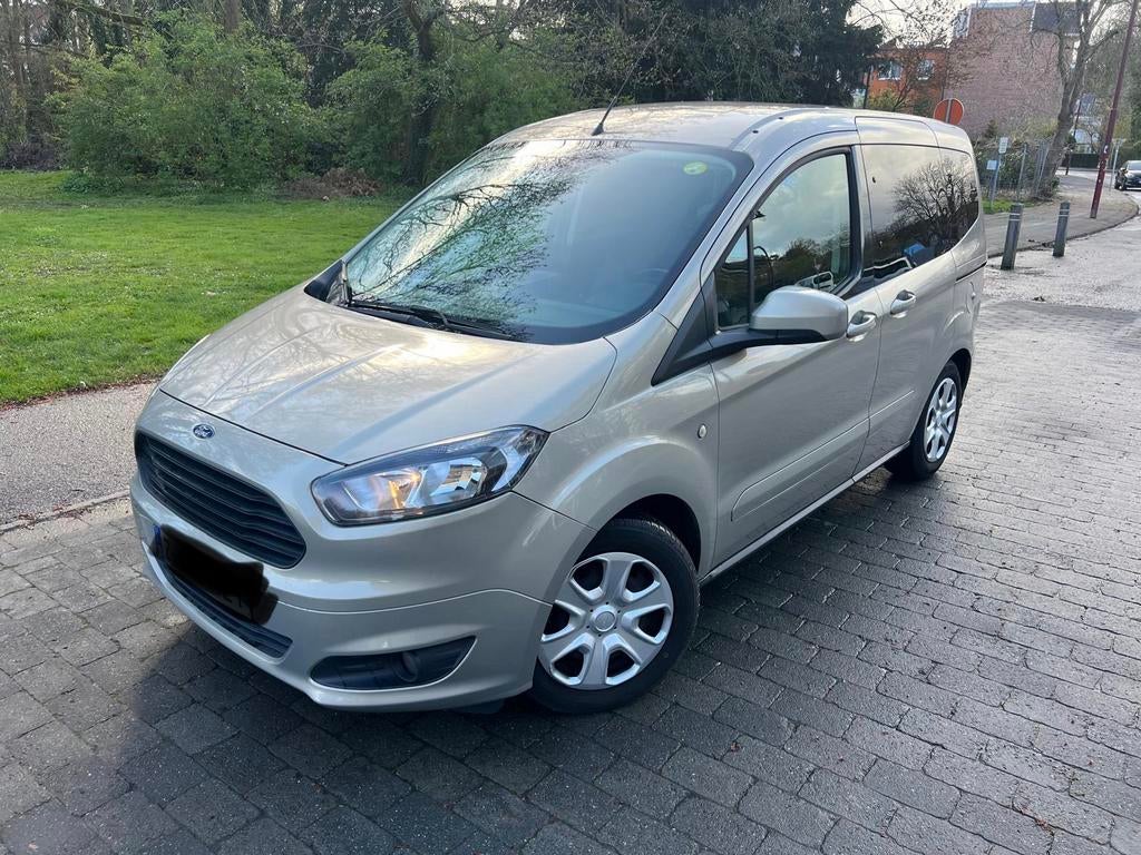 Ford Tourneo Courier 1.5 TDCi Titanium, Autos, Achat, Euro 6, Entreprise, Entretenue par le concessionnaire