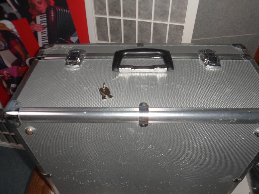 alluminium accordeon koffer 96/120 bassen + 2tal sleutels, Muziek en Instrumenten, Accordeons, Overige merken, Nieuw, 96-bas, Toetsaccordeon
