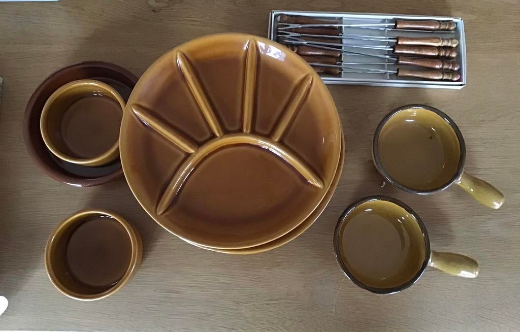 Service à fondue avec 6 assiettes, Enlèvement ou Envoi, Comme neuf