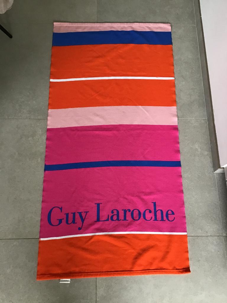 badhanddoek Guy Laroche, Ophalen of Verzenden, Zo goed als nieuw, Handdoek