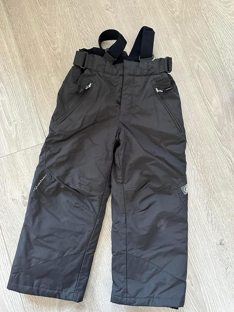 * Decathlon zwarte skibroek * maat 116(6 tot 8 jaar), Ophalen of Verzenden, Zo goed als nieuw