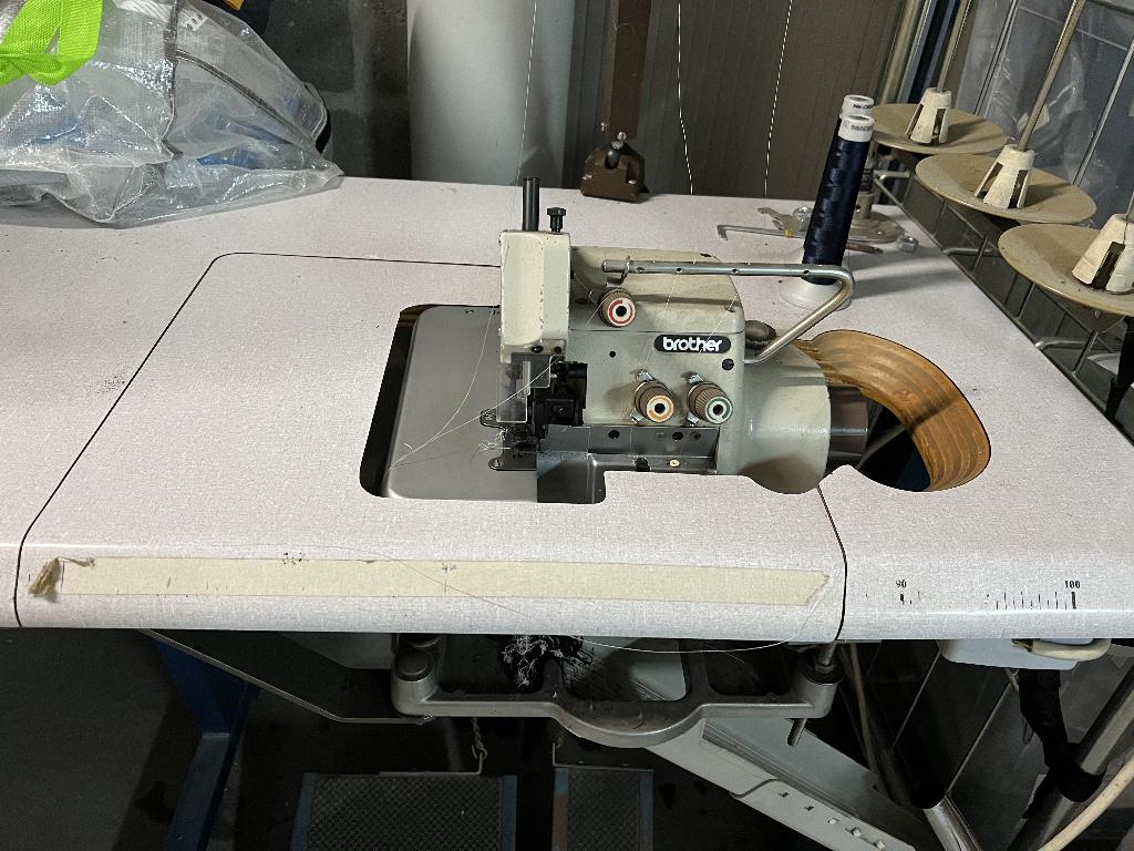 Industriële overlock Brother -3 draadsoverlock, Hobby en Vrije tijd, Naaimachines en Toebehoren, Ophalen, Gebruikt, Lockmachine