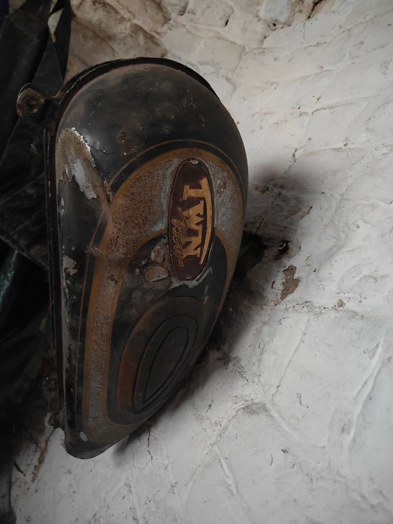 Ancien réservoir moto