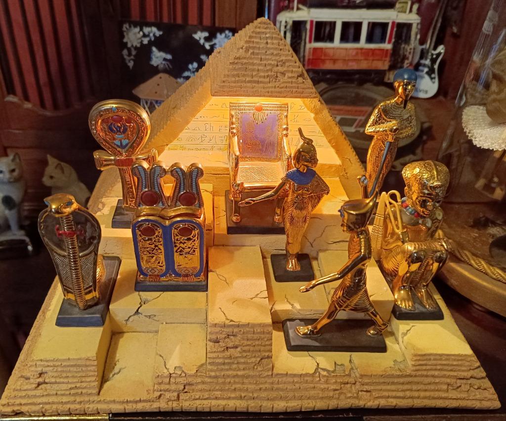 Pyramide lamp met Franklin Mint beeldjes te koop., Antiek en Kunst, Ophalen of Verzenden