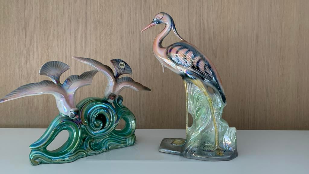 Deux sculptures polychromes de H. Bequet, Enlèvement