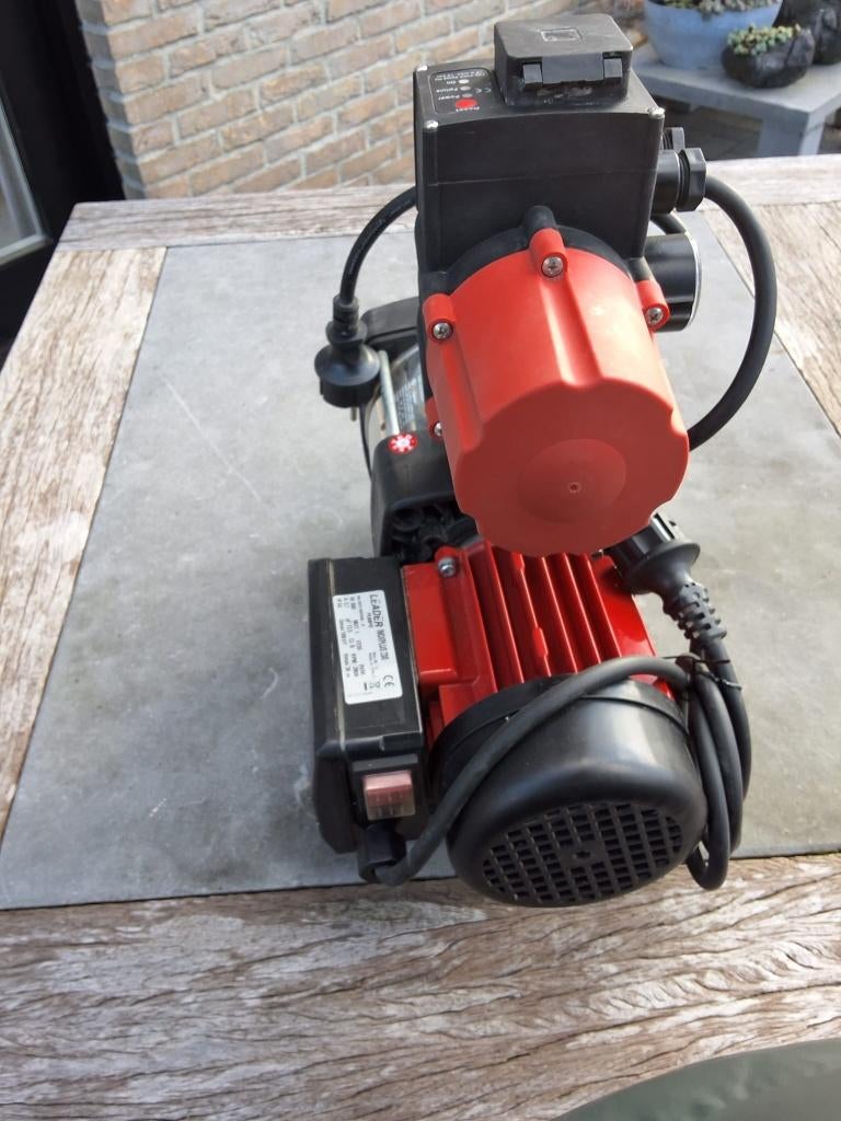 Regenwaterpomp Leader inoxplus 230, Tuin en Terras, Waterpompen, Ophalen of Verzenden, Zo goed als nieuw