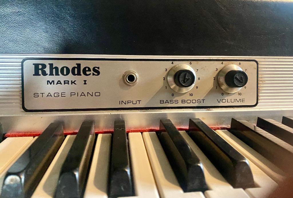 FENDER RHODES MARK 1 - januari 1977, Muziek en Instrumenten, Keyboards, Zo goed als nieuw, Ophalen, Overige merken, Met standaard