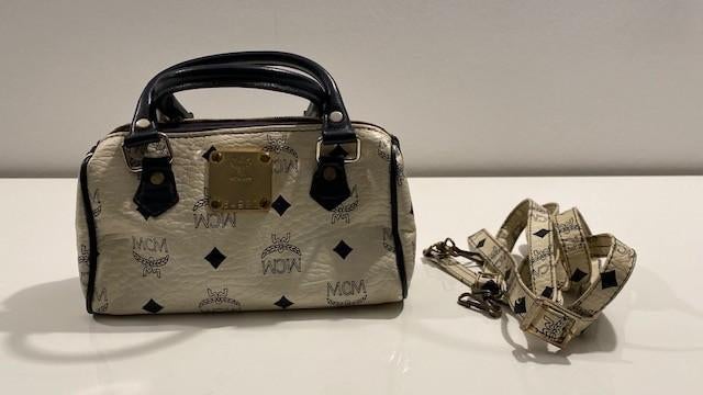 MCM witte kleine crossbody handtas, Handtassen en Accessoires, Ophalen of Verzenden, Gebruikt, Wit, Handtas
