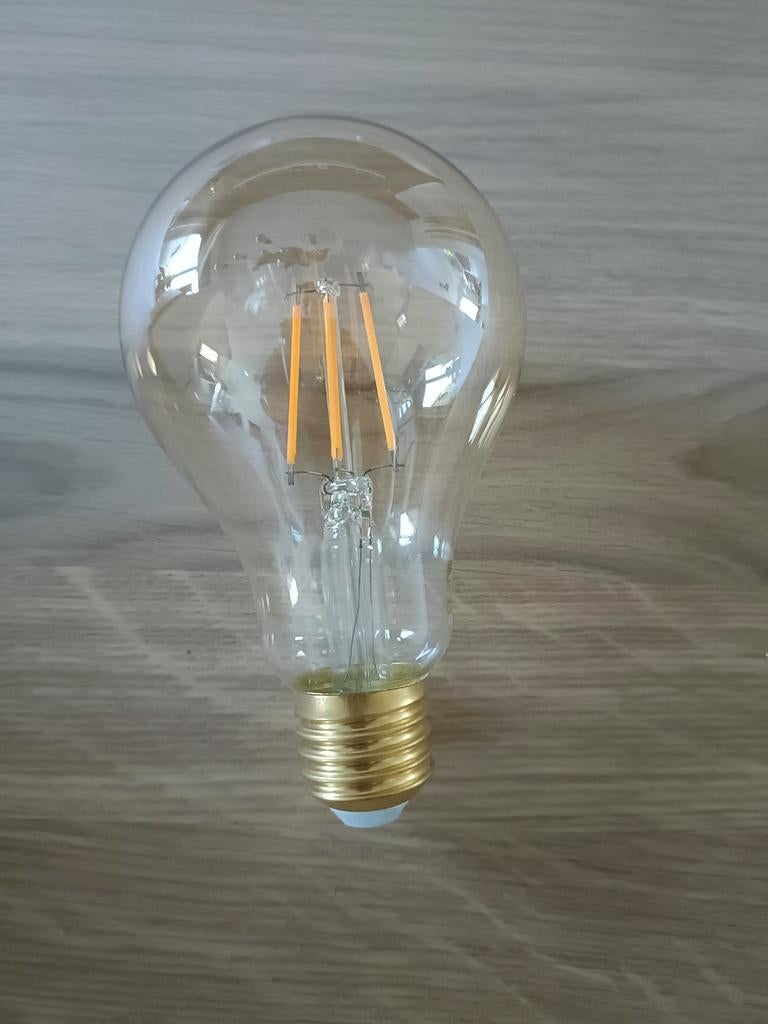 8 lampen eglo 4W LED 2200K E27 350lm, Huis en Inrichting, Ophalen of Verzenden, Zo goed als nieuw