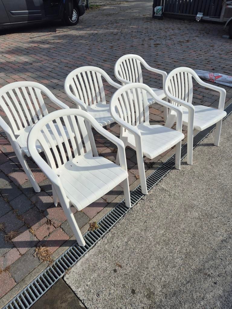 6 grosfillex witte stapelbare tuinstoelen., Enlèvement, Utilisé