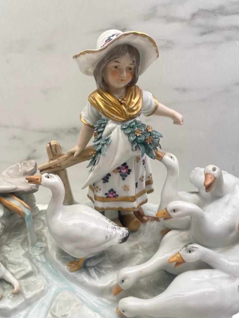 Duitse porseleingroep - Meisje met ganzen, Antiek en Kunst, Antiek | Porselein, Ophalen of Verzenden