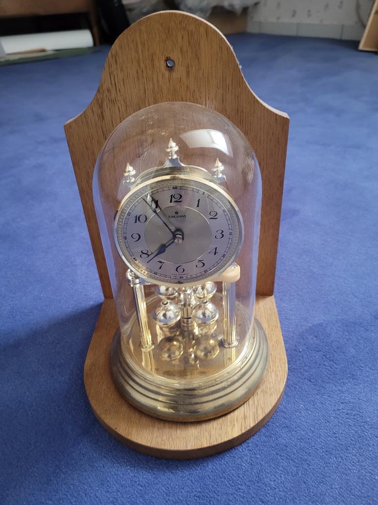 Jaarpendule, Ophalen