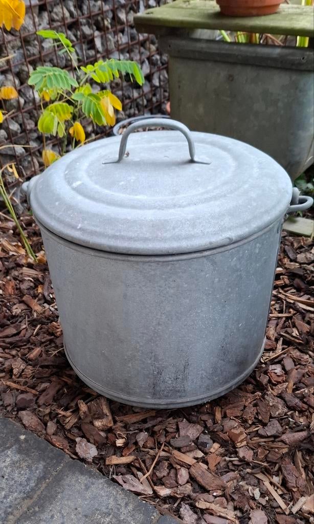Oude zinken ketel met deksel, waterdicht, Ophalen, Gebruikt