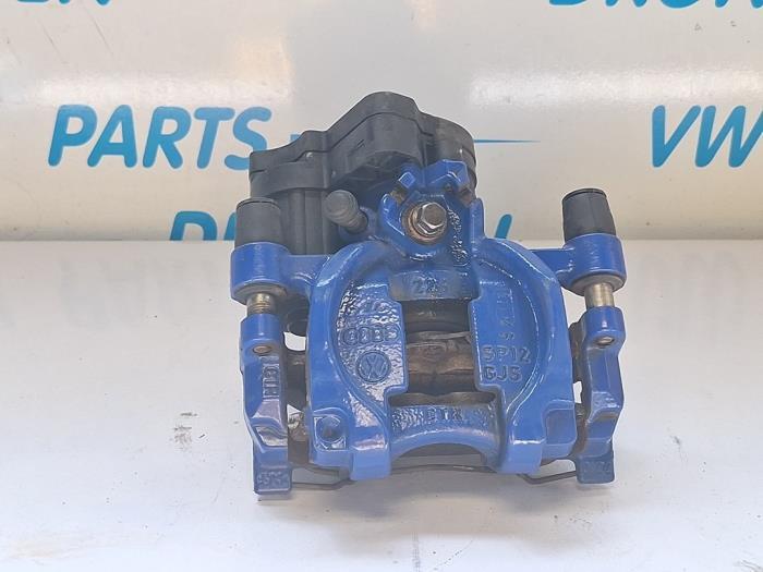 Etrier de frein (pince) arrière droit d'un Volkswagen Golf, Volkswagen, -, 3 mois de garantie, Utilisé