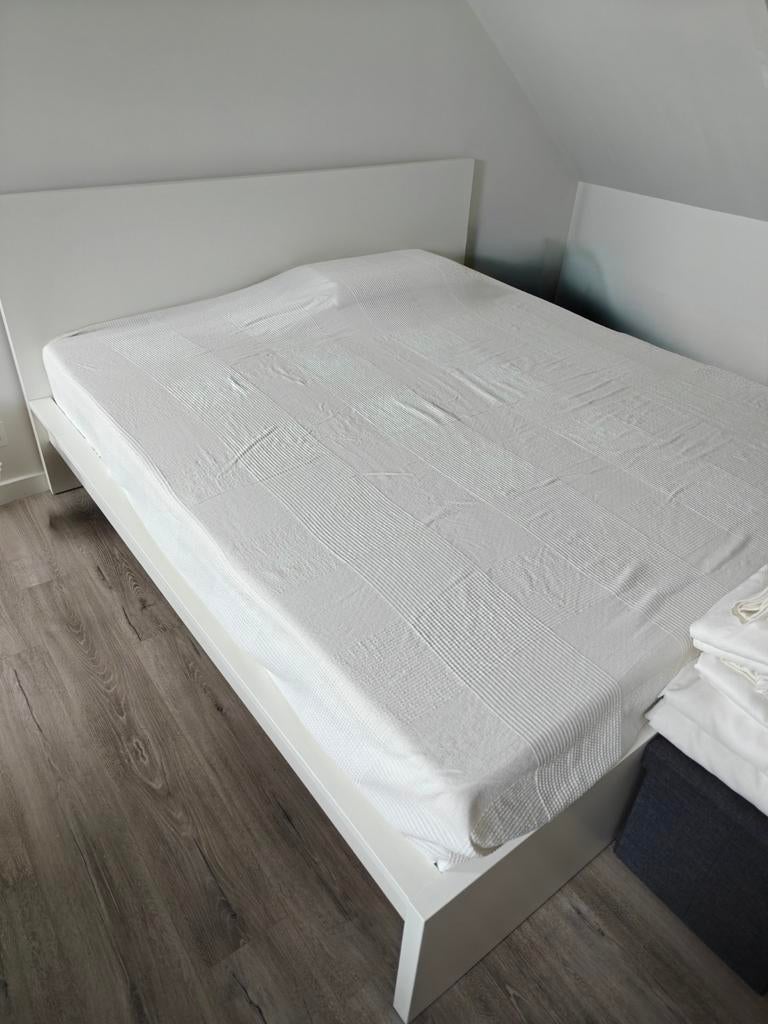 Bedframe + lattenbodems + matras 180x200, Huis en Inrichting, Ophalen