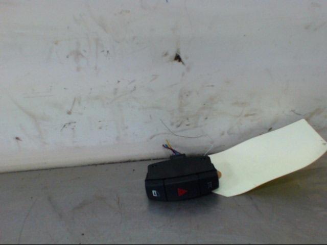ALARMLICHTEN SCHAKELAAR BMW 1 serie (E81) (01-2006/09-2012), Auto-onderdelen, Gebruikt, BMW