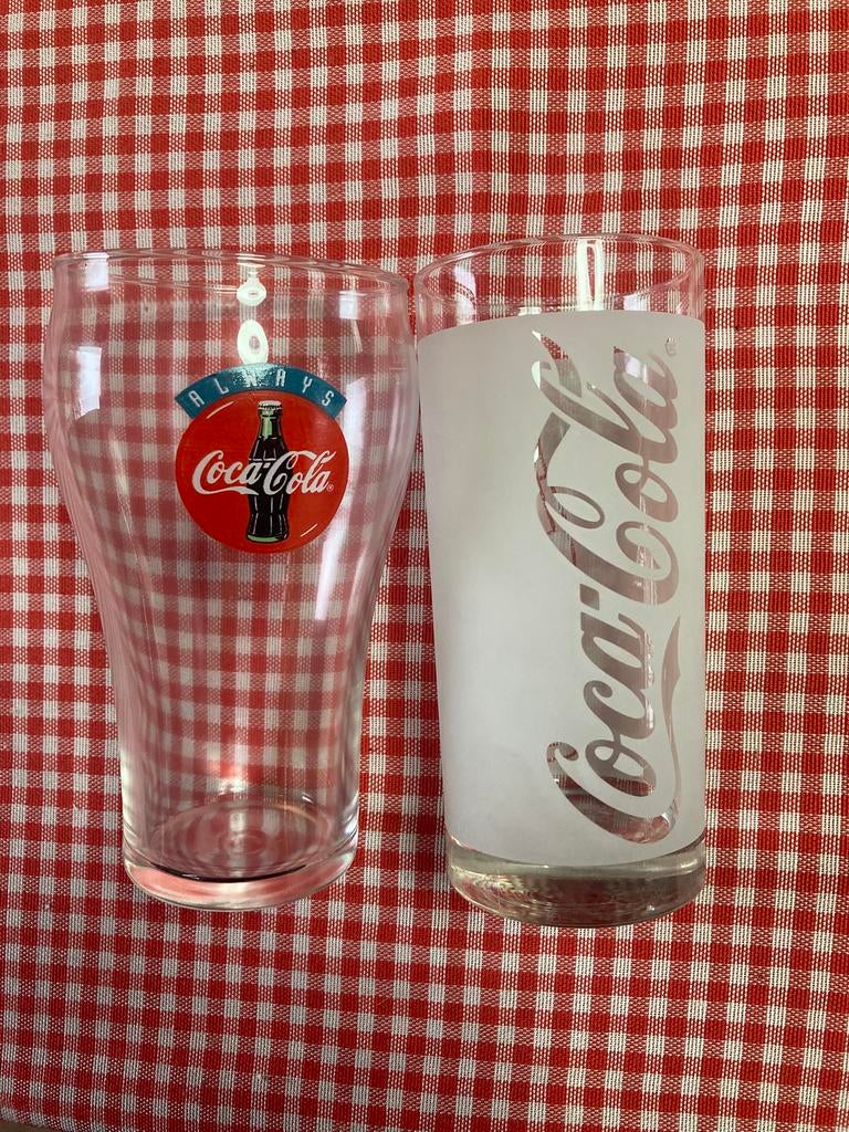 8 verschillende cola glazen, Ophalen, Zo goed als nieuw