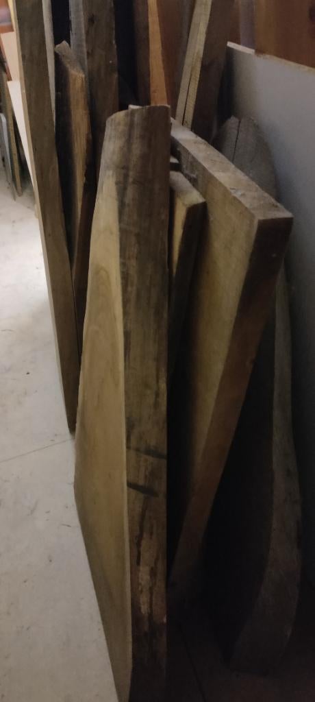 Oude droge eik, 60 j. Dikke kantstukken van de boom., Ophalen