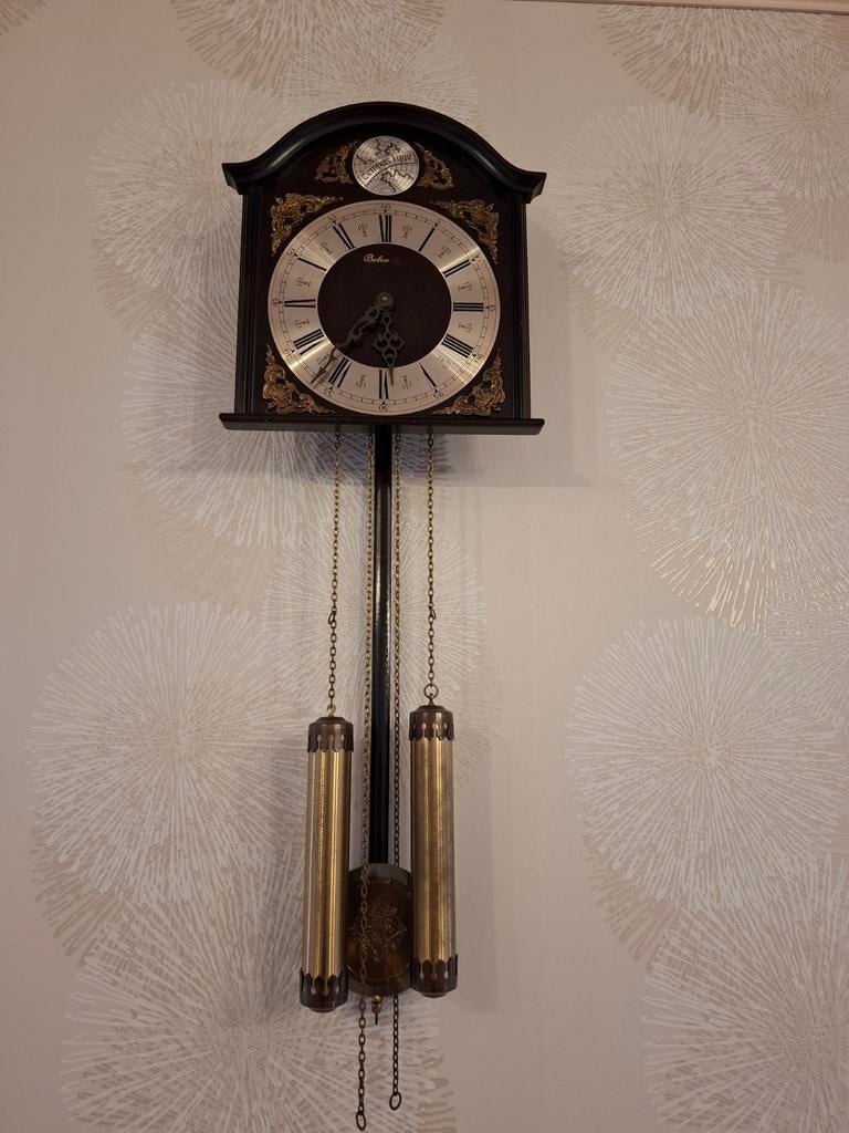 Horloge murale ancienne, Enlèvement