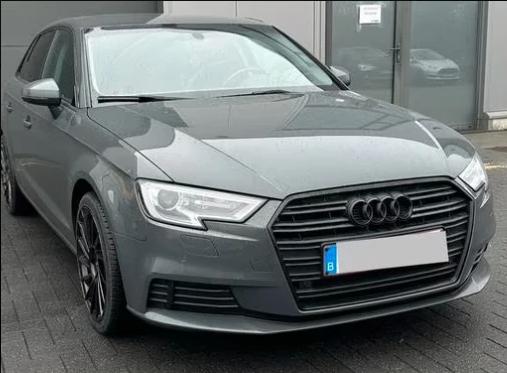 Audi A3 + Virtuele cockpit, Voorwielaandrijving, 4 cilinders, Leder en Stof, 99 g/km