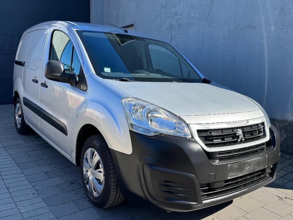 PEUGEOT PARTNER 1.6 DIESEL 2016 LICHTE VRACHT EURO 6B WEINIG, Auto's, Bestelwagens en Lichte vracht, Stof, Euro 6, 4 cilinders