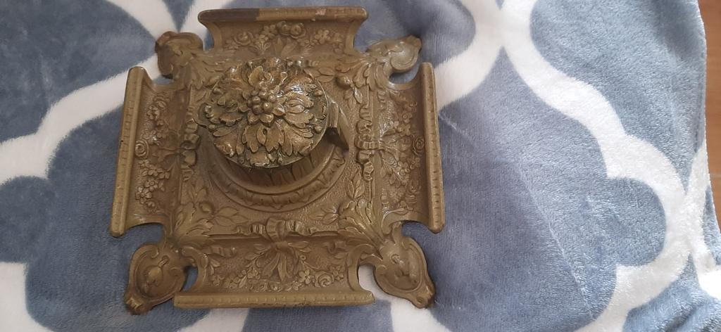 Ancien encrier en bronze patine doré J H déposé  empire, Enlèvement ou Envoi, Bronze