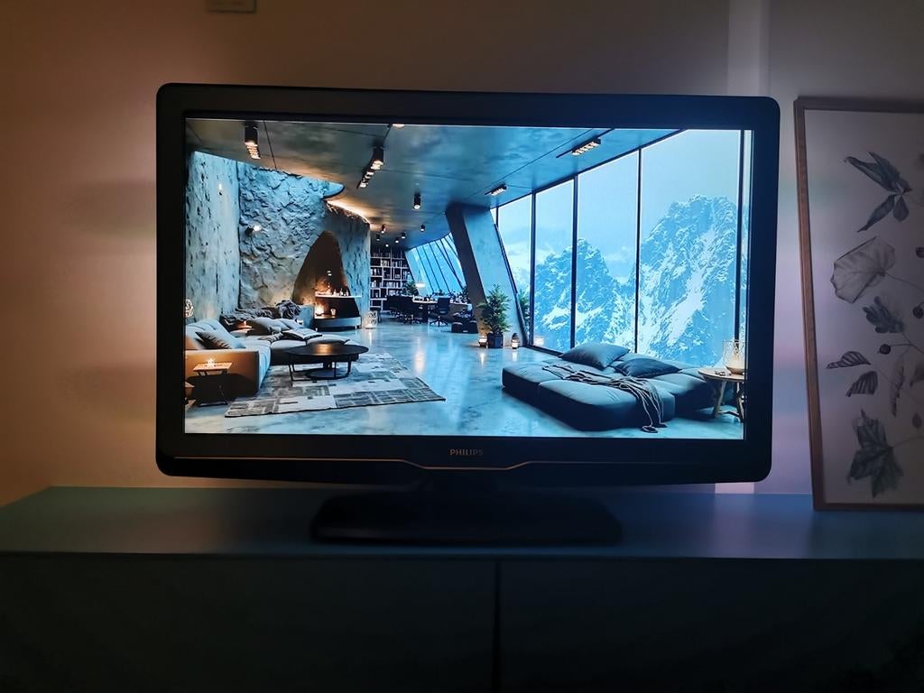Écran LCD Ambilight 37 pouces de Philips avec Mibox Smart., Philips, LCD, 80 à 100 cm, Utilisé