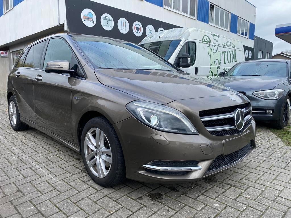 Mercedes-Benz B180 - ESSENCE - AIRCO - 184.000km - 2012, Autos, Mercedes-Benz, Cuir, Achat, Entreprise, Boîte manuelle