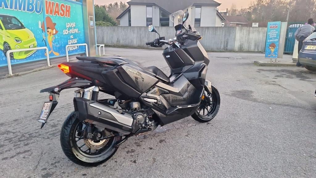 Scooter Honda ADV 350 année 2024, km 22981, Motos, Entreprise, Scooter, Poignées chauffantes