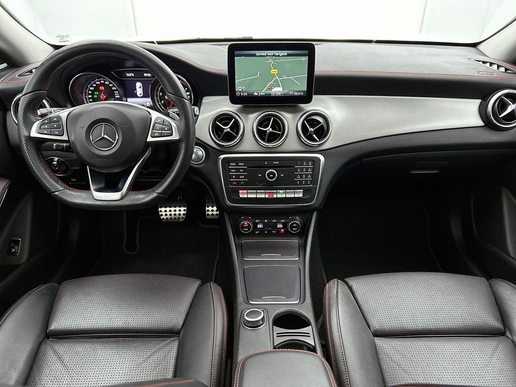 Mercedes-Benz CLA-Klasse 200 Coupé AMG Line Night Pack | Pa, Autos, CLA, 5 places, Tissu, 1395 kg