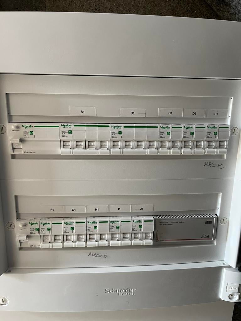 Électricien Bruxelles: intervention rapide/0465336804, Bricolage & Construction, Électricité & Câbles, Enlèvement, Comme neuf