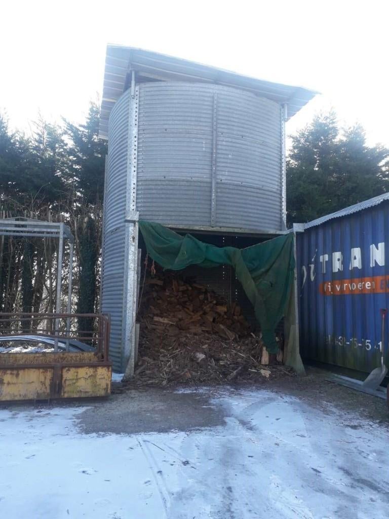 Brandhoutsilo 60 m³ diameter 4 m hoogte wanden 4.8 M afn dak, Ophalen