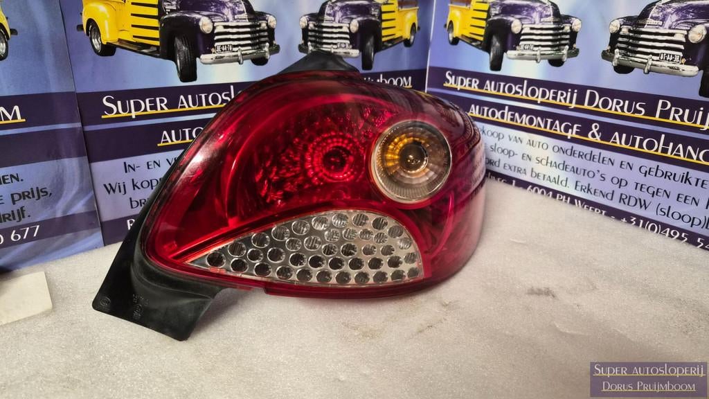 Peugeot 206 + achterlicht recht bj2008, Auto-onderdelen, Taurusavenue 1
2132 LS  Hoofddorp, NL, Gebruikt, Contact.group@renault.com