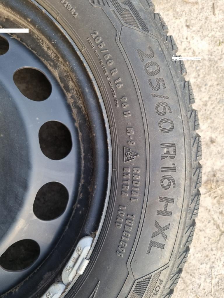 pneu hiver sur jantes (5 trous), Autos : Pièces & Accessoires, Pneus & Jantes, Pneus hiver, 16 pouces, Véhicule de tourisme, 205 mm