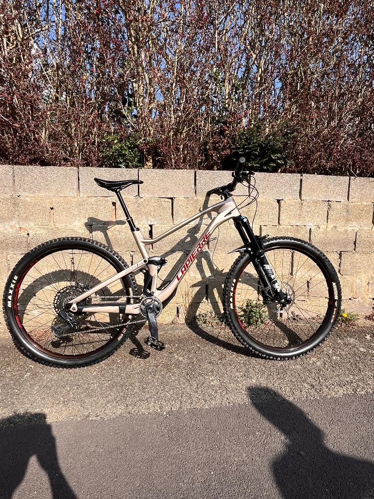 VTT Lapierre Zesty AM CF 7.9 2023, Vélos & Vélomoteurs, Vélos | VTT & Mountainbikes, VTT tout suspendu, Enlèvement, Neuf, Hommes