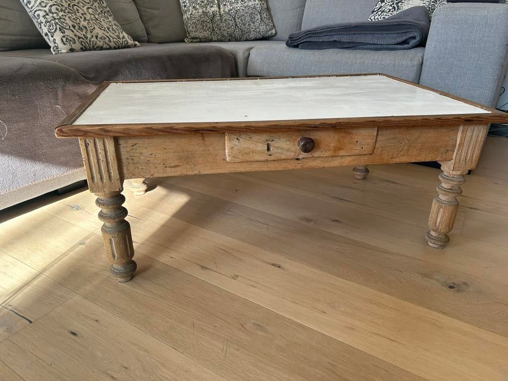 Jolie table basse en pin., Antiquités & Art, Enlèvement