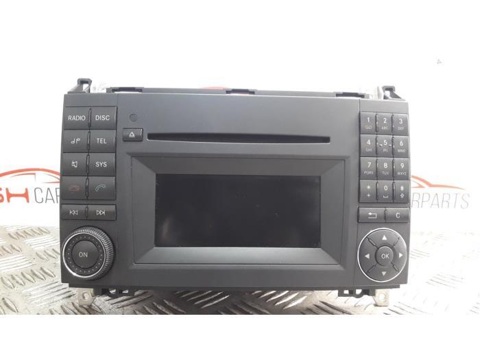 Radio CD Speler van een Mercedes B-Klasse, Gebruikt, -, Ophalen of Verzenden, -